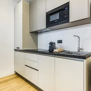 Apartment Beplace In San Babila, Milan