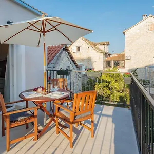  Apartament Zlatin Dvor - For 3, Terrace, Center, At 5-min, Bike Friendly Chorwacja